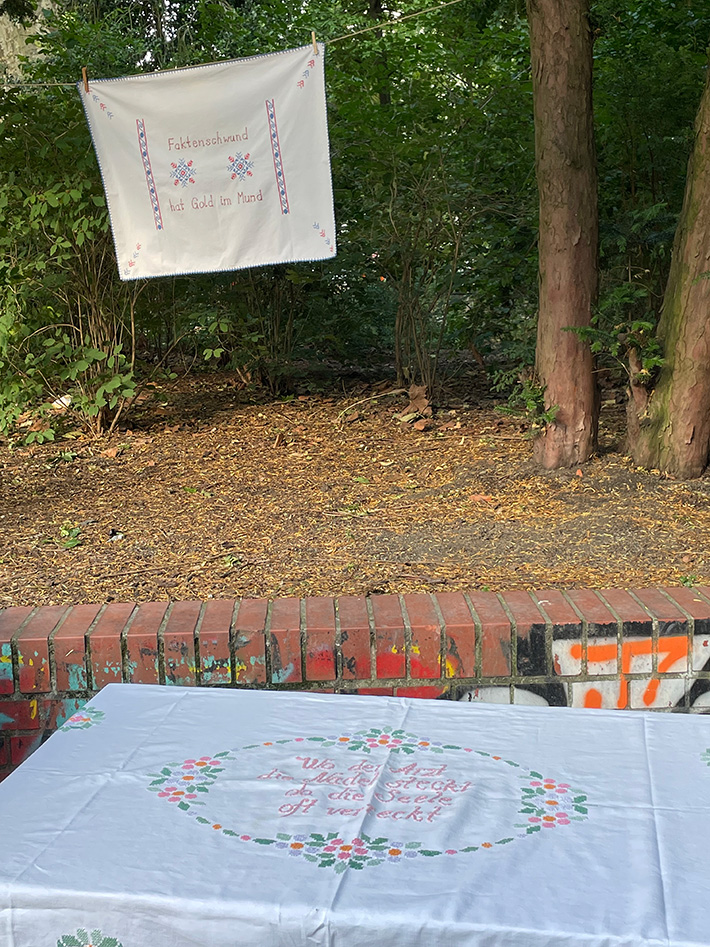 Gestickte Offenbarungen oder doch Fake News?